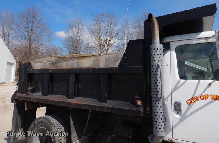 image for item DH8214 1998 International 4900  dump truck