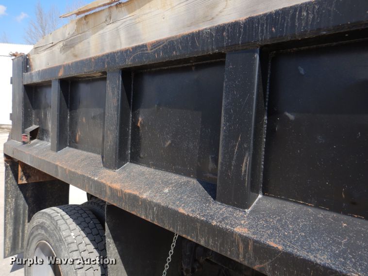 image for item DH8214 1998 International 4900  dump truck