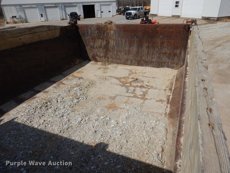 image for item DH8214 1998 International 4900  dump truck