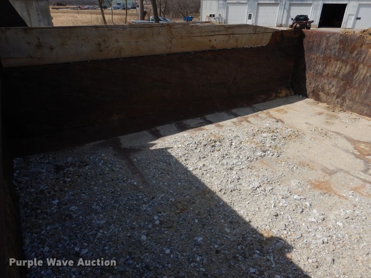 image for item DH8214 1998 International 4900  dump truck