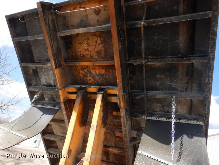 image for item DH8214 1998 International 4900  dump truck