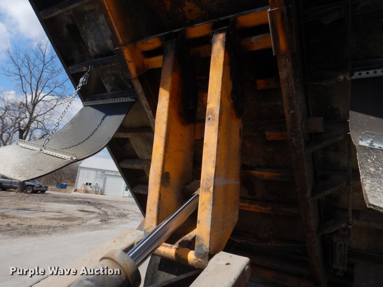 image for item DH8214 1998 International 4900  dump truck