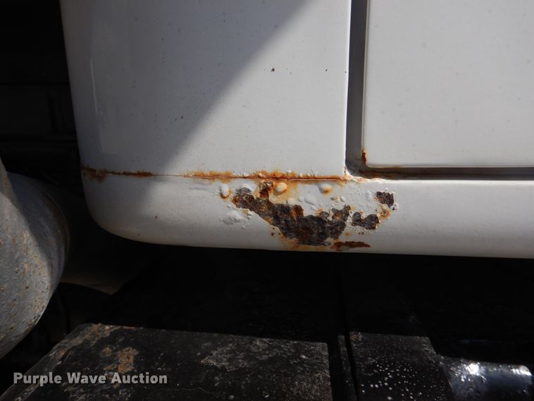 image for item DH8214 1998 International 4900  dump truck