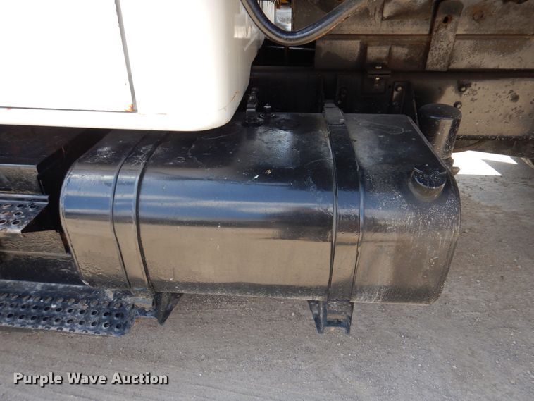 image for item DH8214 1998 International 4900  dump truck