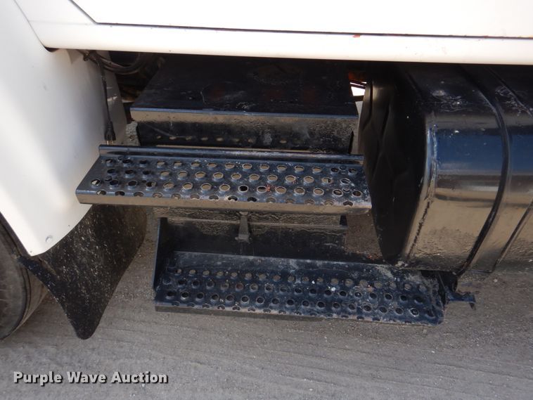 image for item DH8214 1998 International 4900  dump truck