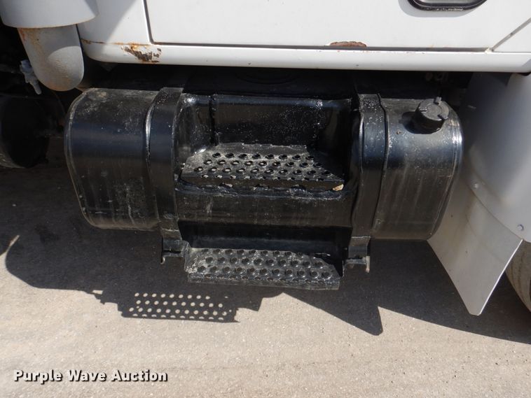 image for item DH8214 1998 International 4900  dump truck