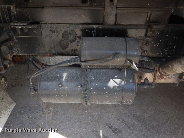 image for item DH8214 1998 International 4900  dump truck