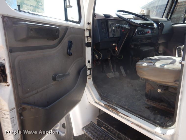 image for item DH8214 1998 International 4900  dump truck