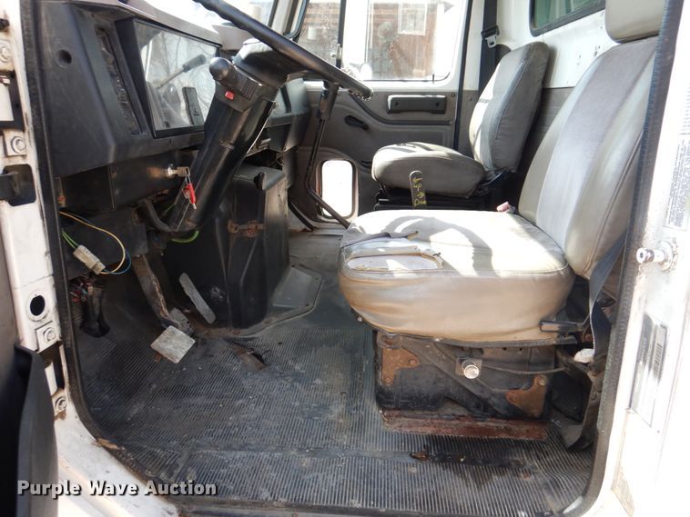 image for item DH8214 1998 International 4900  dump truck