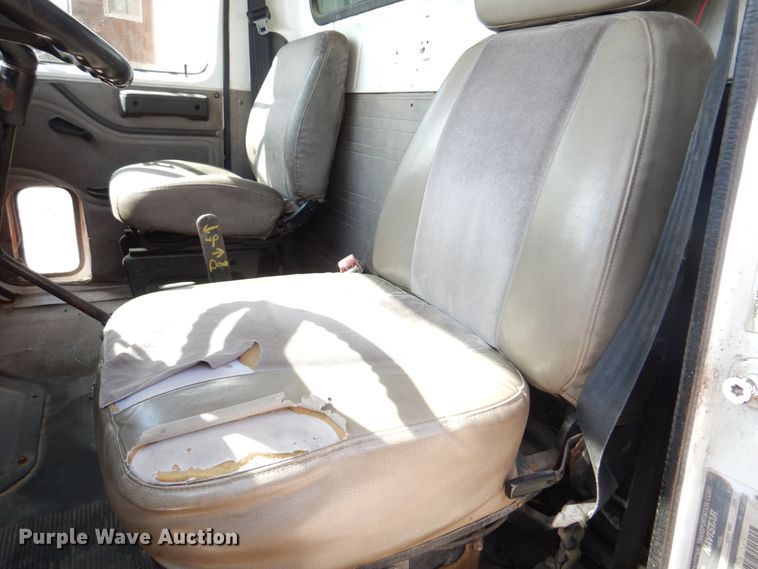 image for item DH8214 1998 International 4900  dump truck