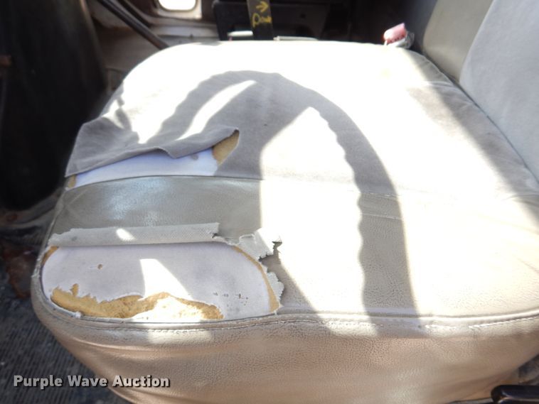 image for item DH8214 1998 International 4900  dump truck