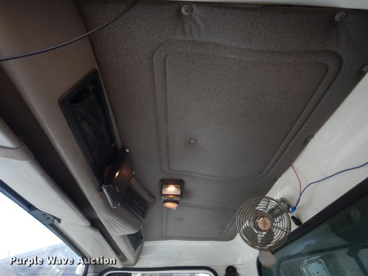 image for item DH8214 1998 International 4900  dump truck