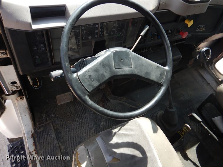 image for item DH8214 1998 International 4900  dump truck