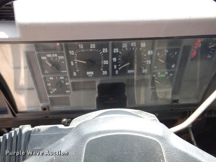 image for item DH8214 1998 International 4900  dump truck