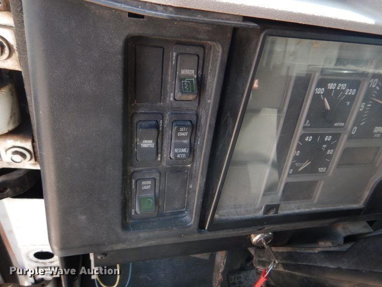 image for item DH8214 1998 International 4900  dump truck