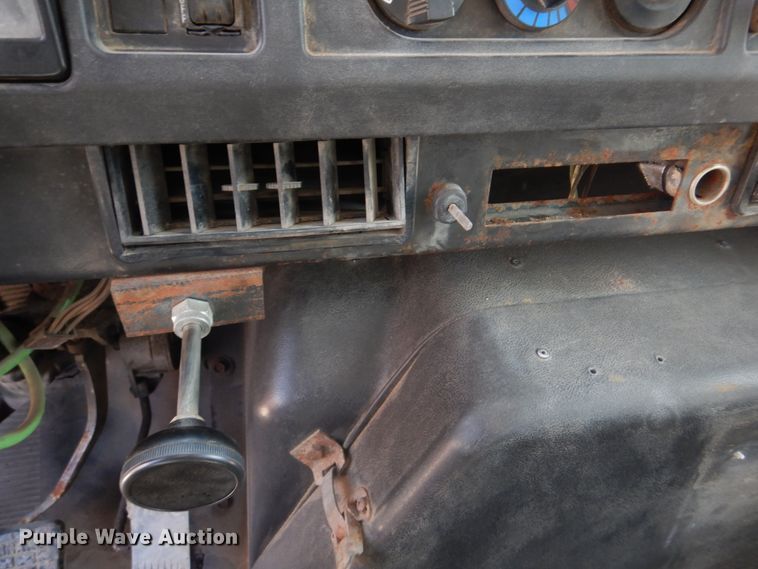 image for item DH8214 1998 International 4900  dump truck