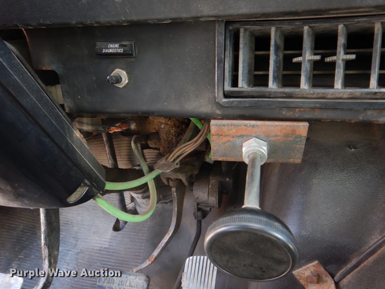 image for item DH8214 1998 International 4900  dump truck