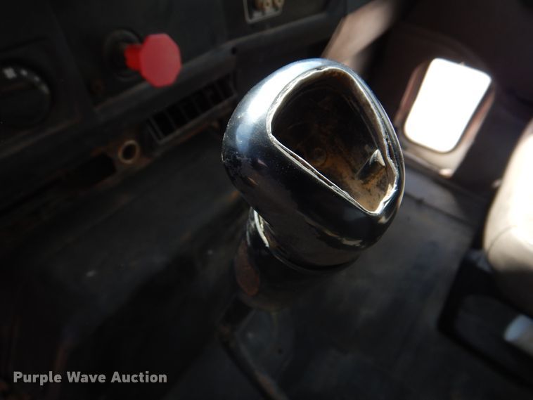 image for item DH8214 1998 International 4900  dump truck