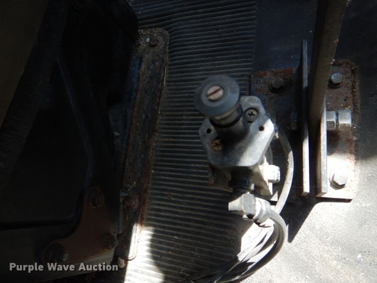 image for item DH8214 1998 International 4900  dump truck