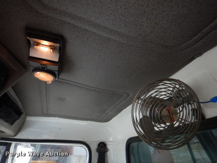 image for item DH8214 1998 International 4900  dump truck