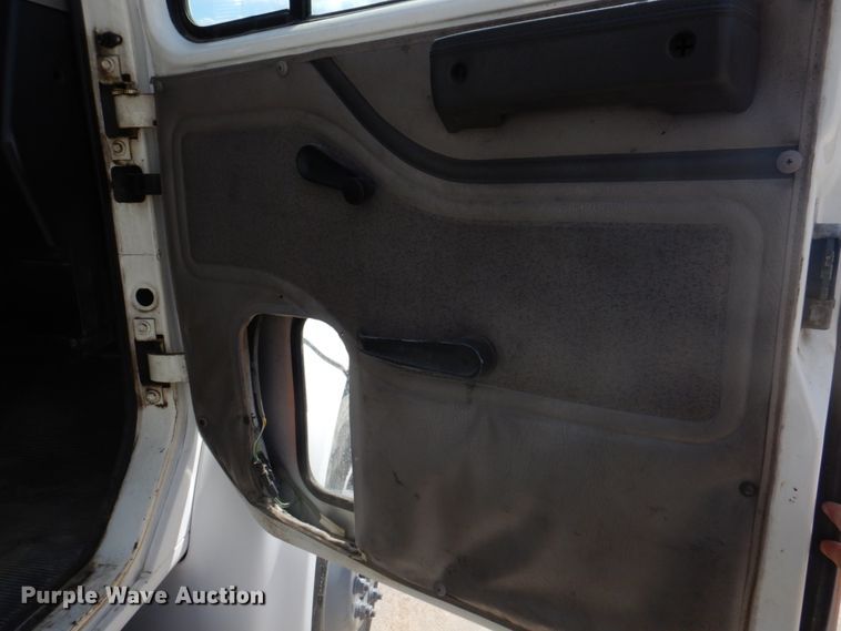 image for item DH8214 1998 International 4900  dump truck