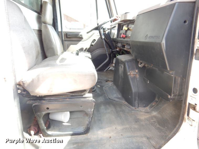 image for item DH8214 1998 International 4900  dump truck