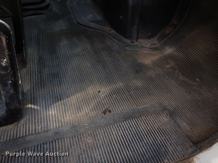 image for item DH8214 1998 International 4900  dump truck