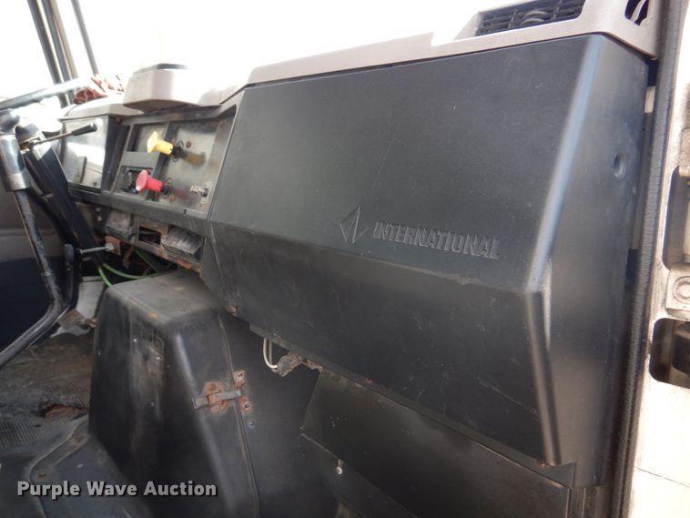 image for item DH8214 1998 International 4900  dump truck