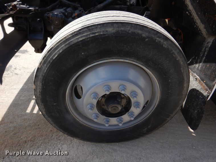 image for item DH8214 1998 International 4900  dump truck