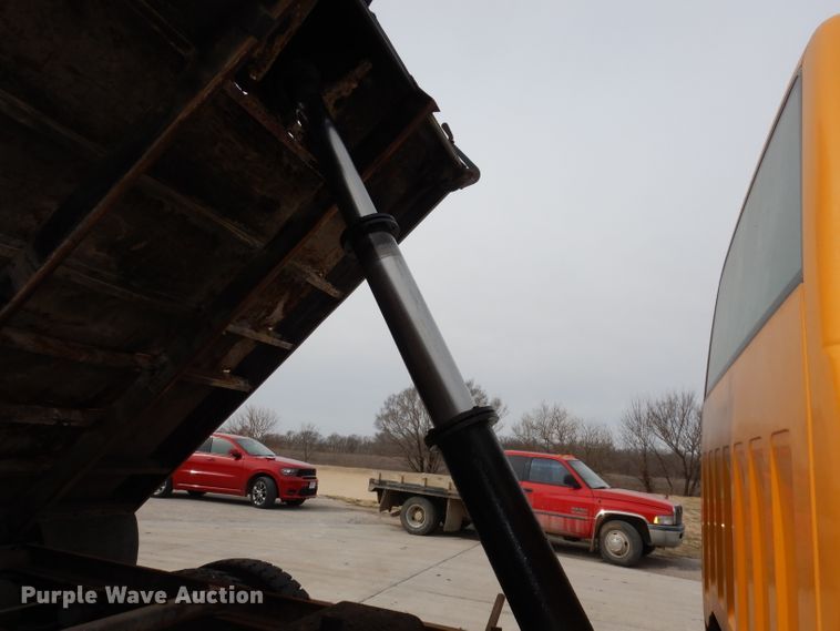 image for item DH8945 1990 Chevrolet Scottsdale  dump truck