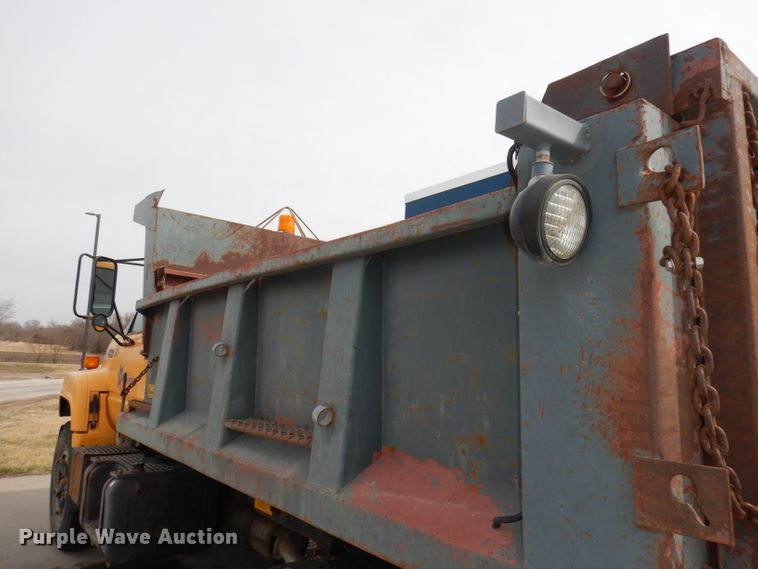 image for item DH8945 1990 Chevrolet Scottsdale  dump truck