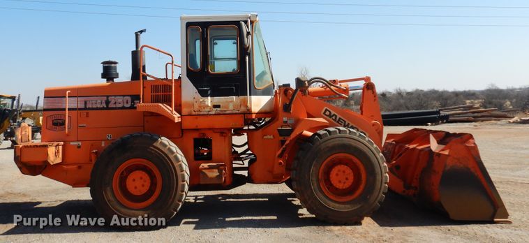 image for item DK4371 2001 Daewoo Mega 250 III  wheel loader