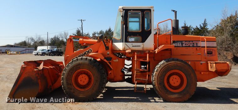 image for item DK4371 2001 Daewoo Mega 250 III  wheel loader