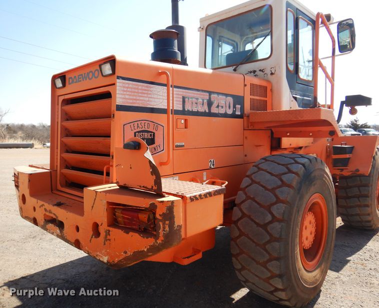 image for item DK4371 2001 Daewoo Mega 250 III  wheel loader