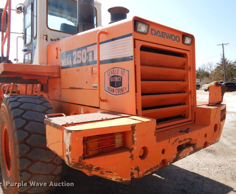 image for item DK4371 2001 Daewoo Mega 250 III  wheel loader