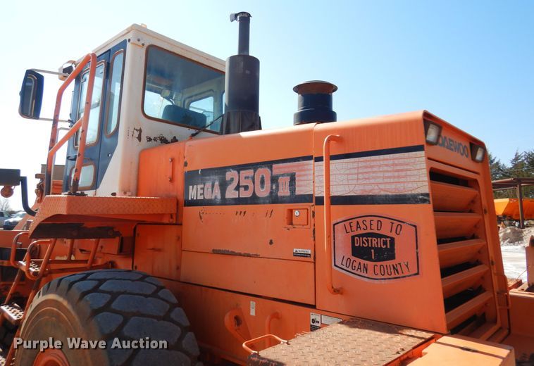image for item DK4371 2001 Daewoo Mega 250 III  wheel loader