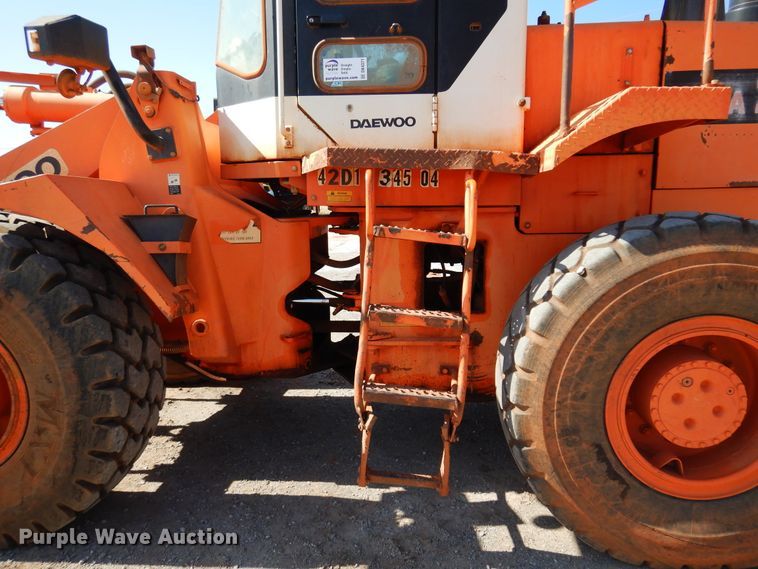 image for item DK4371 2001 Daewoo Mega 250 III  wheel loader