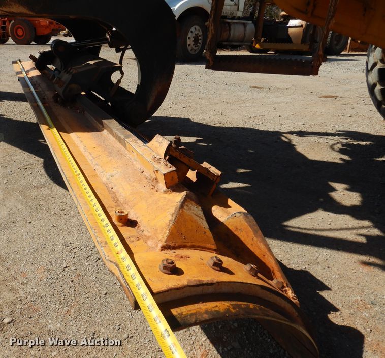 image for item DK4372 2012 John Deere 672G  motor grader