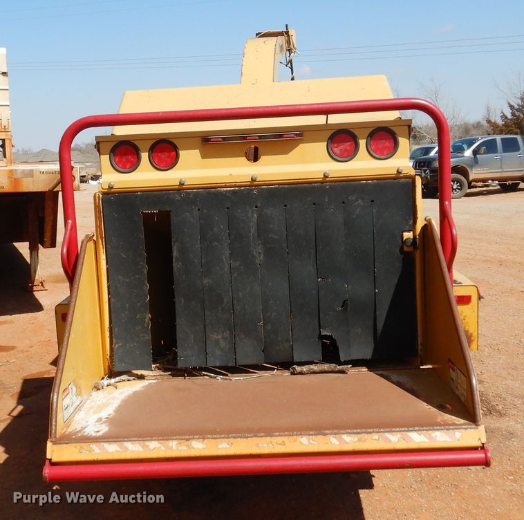 image for item DK4379 2005 Vermeer BC1400 XL  wood chipper