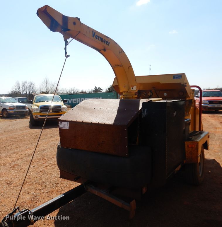 image for item DK4379 2005 Vermeer BC1400 XL  wood chipper