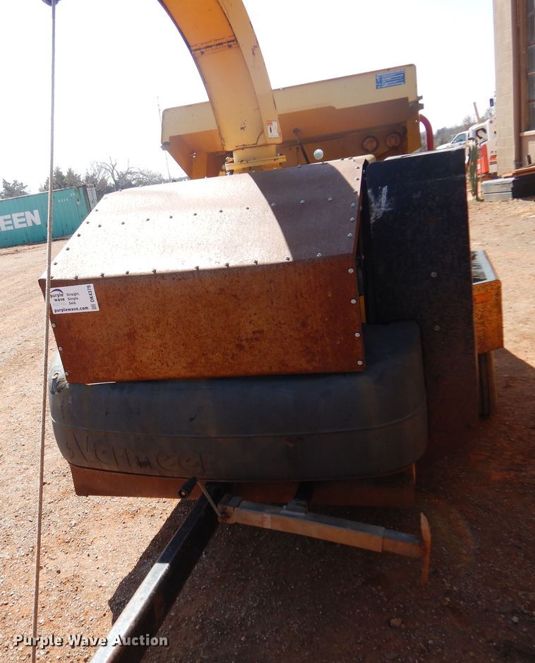 image for item DK4379 2005 Vermeer BC1400 XL  wood chipper
