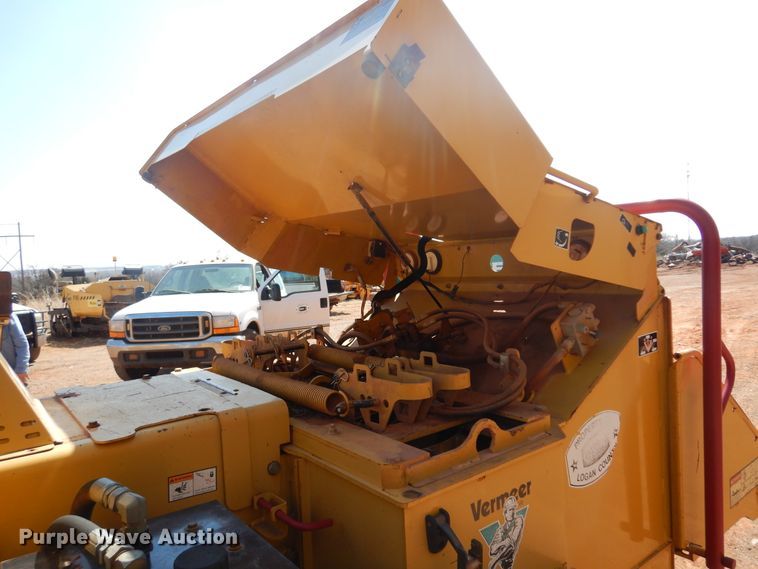 image for item DK4379 2005 Vermeer BC1400 XL  wood chipper