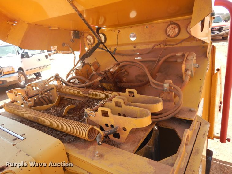 image for item DK4379 2005 Vermeer BC1400 XL  wood chipper