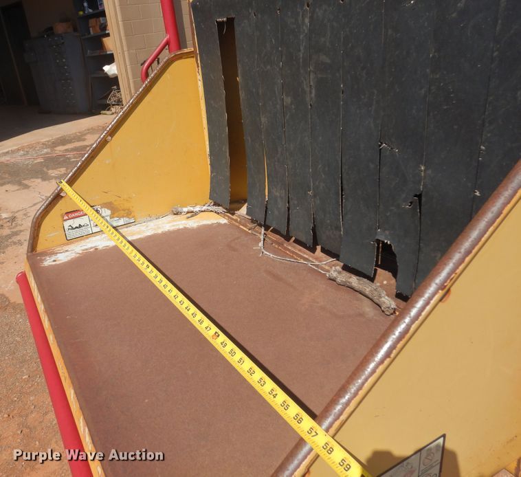 image for item DK4379 2005 Vermeer BC1400 XL  wood chipper