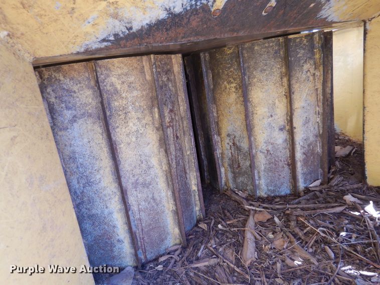 image for item DK4379 2005 Vermeer BC1400 XL  wood chipper