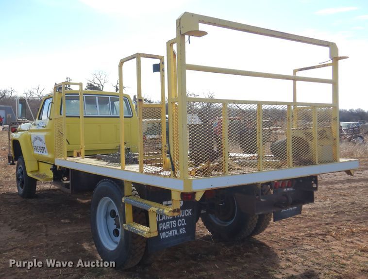 image for item DK4410 1979 Ford F600  flatbed truck