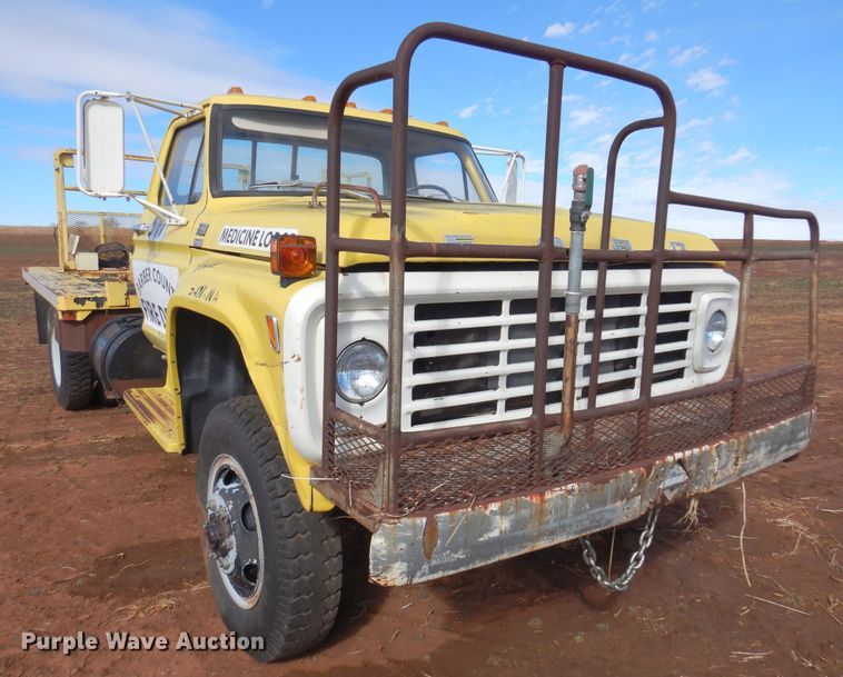 image for item DK4410 1979 Ford F600  flatbed truck