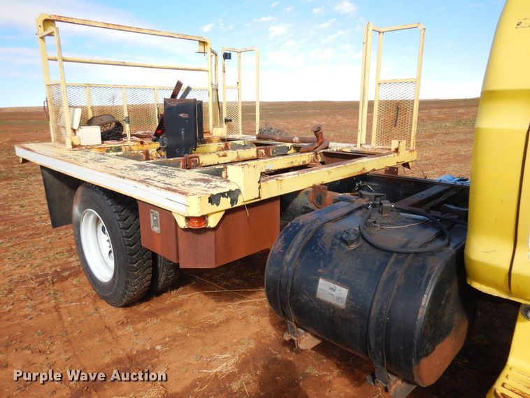 image for item DK4410 1979 Ford F600  flatbed truck