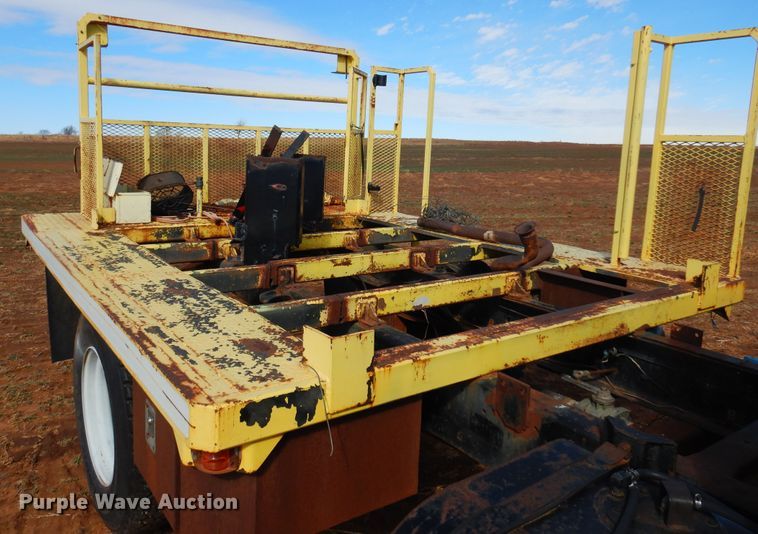 image for item DK4410 1979 Ford F600  flatbed truck