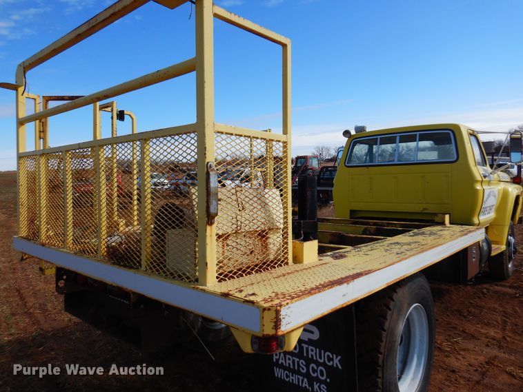 image for item DK4410 1979 Ford F600  flatbed truck